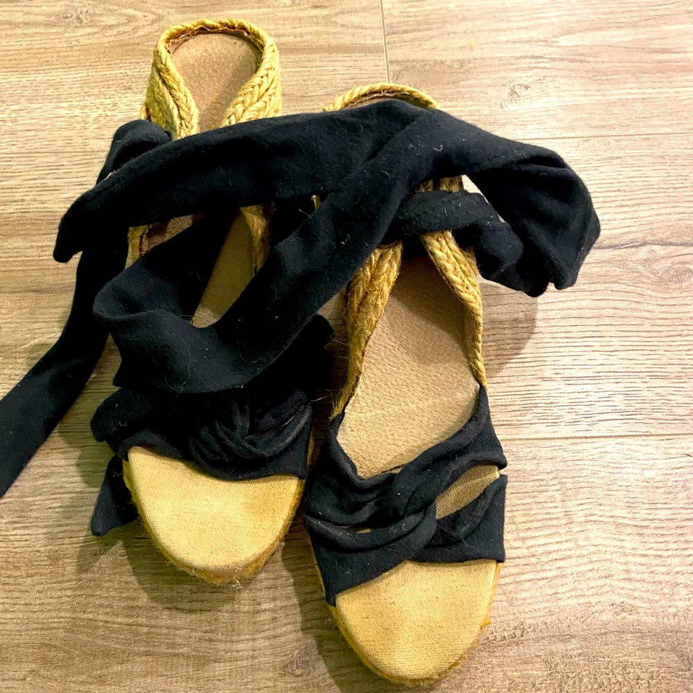 Black wedge
